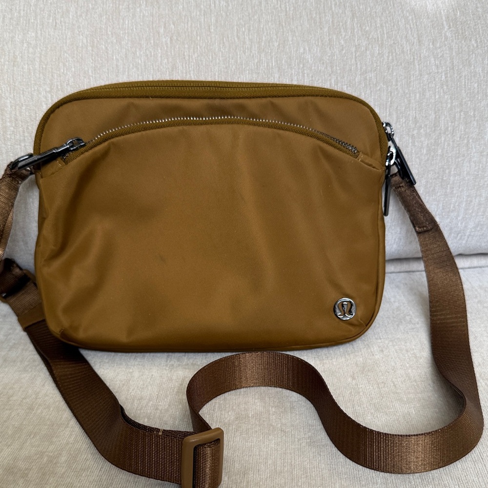 👀 Lululemon City Adventurer Crossbody Bag 2.5L in Burnt Caramel RARE EUC